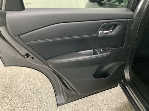 Used 2024 Nissan Rogue SL AWD/4WD image 19