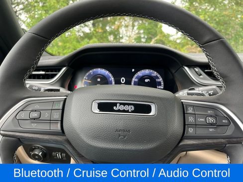 New 2025 Jeep Grand Cherokee Limited w/ Luxury Tech Group II image 18