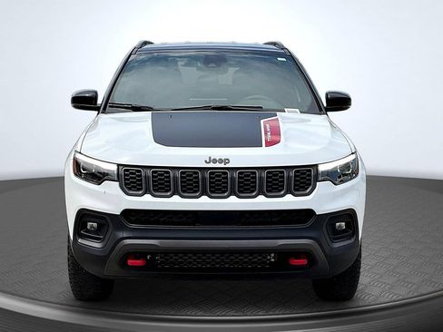 Used 2025 Jeep Compass Trailhawk w/ Trailhawk Elite Group AWD/4WD image 2