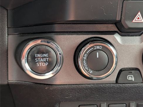 Used 2022 Toyota Tacoma TRD Off-Road w/ Technology Package AWD/4WD image 26