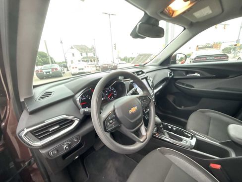 Used 2023 Chevrolet TrailBlazer LT w/ Convenience Package AWD/4WD image 10