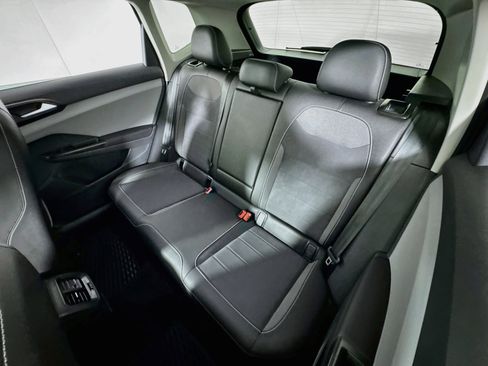 Used 2023 Volkswagen Taos SE w/ Panoramic Sunroof Package FWD image 23