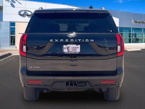 Used 2025 Ford Expedition Active AWD/4WD image 4