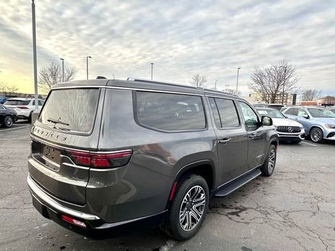 Used 2024 Jeep Wagoneer L Base w/ Premium Group I image 9