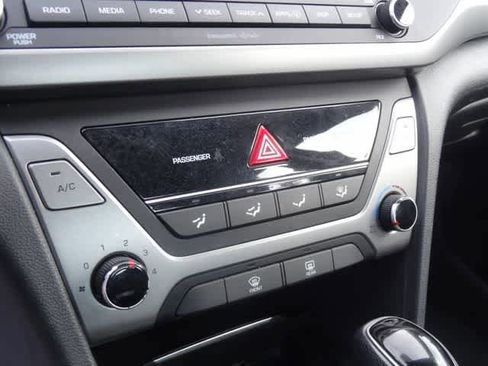 Used 2018 Hyundai Elantra SEL FWD image 17
