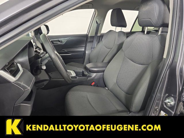 Used 2025 Toyota RAV4 XLE AWD/4WD image 23