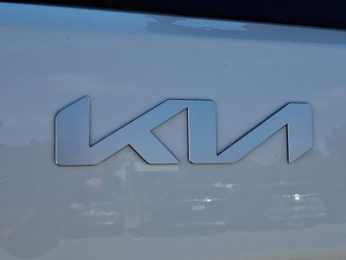 Certified 2025 Kia Soul LX w/ LX Technology Package FWD image 29