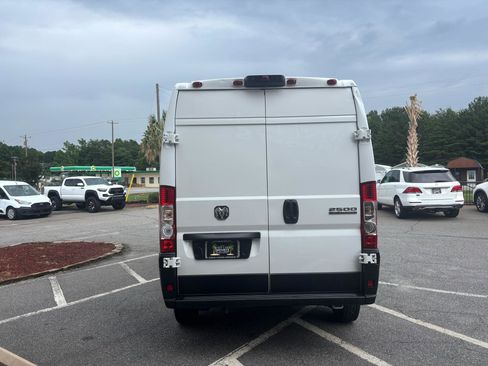 Used 2024 RAM ProMaster 2500 w/ Convenience Group FWD image 12