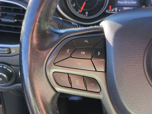 Used 2019 Jeep Cherokee Trailhawk image 18