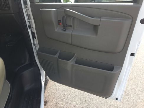 Used 2022 Chevrolet Express 3500 w/ Power Convenience Package image 17