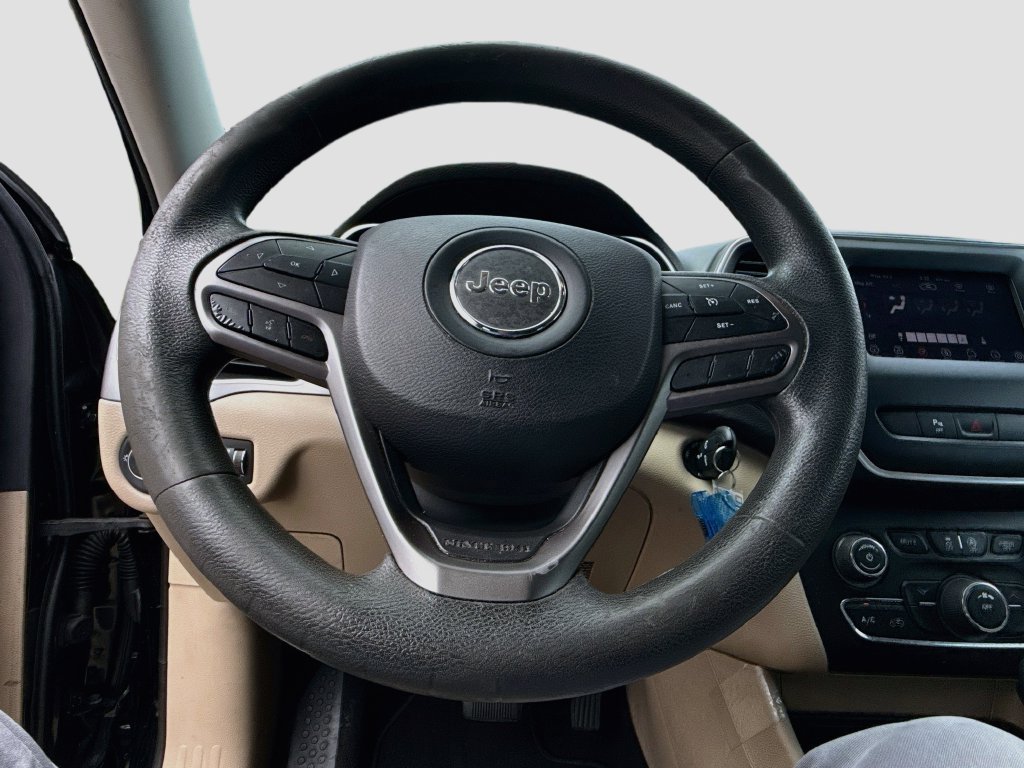 Used 2020 Jeep Cherokee Latitude FWD image 12