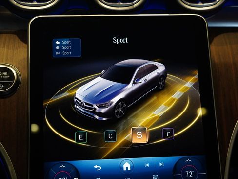 Used 2025 Mercedes-Benz C 300 4MATIC Sedan image 25