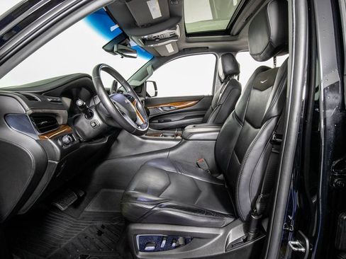 Used 2018 Cadillac Escalade ESV Premium Luxury image 8