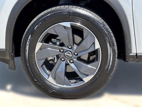 Used 2025 Nissan Rogue SV FWD image 11