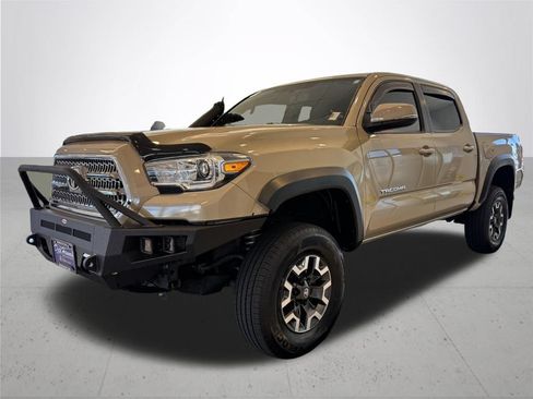 Used 2017 Toyota Tacoma TRD Off-Road w/ Premium & Technology Package AWD/4WD image 2