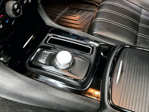 Used 2018 Chrysler 300 S AWD/4WD image 18