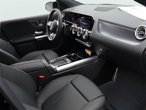 New 2025 Mercedes-Benz GLA 250 4MATIC image 19