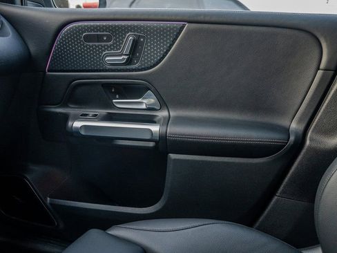 Used 2024 Mercedes-Benz GLB 250 4MATIC image 14