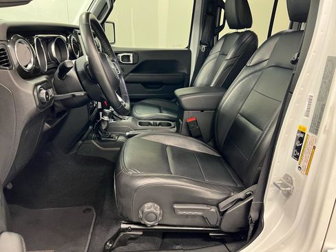 Used 2020 Jeep Wrangler Unlimited Sahara AWD/4WD image 4