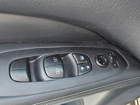 Used 2020 Nissan Pathfinder Platinum image 19