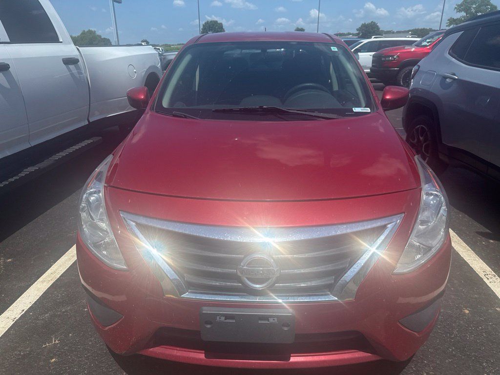 Used 2015 Nissan Versa SV FWD image 2