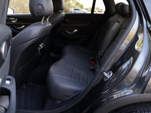 Used 2021 Mercedes-Benz GLC 300 4MATIC image 27