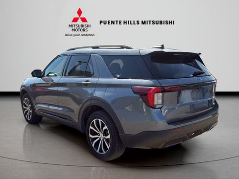 Used 2025 Ford Explorer ST-Line AWD/4WD image 7