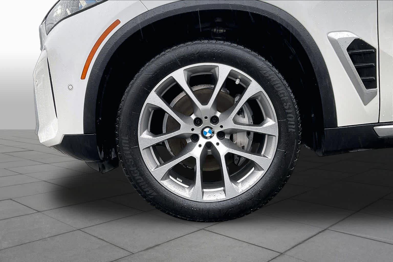 Used 2024 BMW X5 xDrive40i w/ Premium Package AWD/4WD image 10