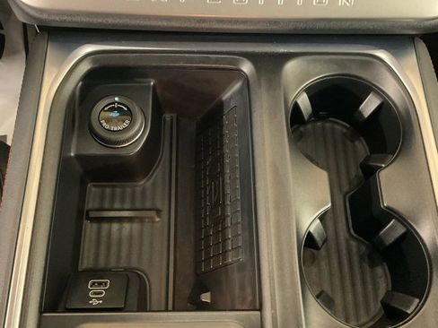 Used 2025 Ford Expedition Active image 22