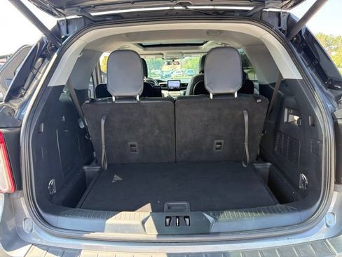 Used 2023 Ford Explorer XLT w/ Equipment Group 202A AWD/4WD image 11