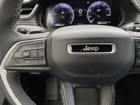 Used 2023 Jeep Grand Cherokee L Laredo AWD/4WD image 16