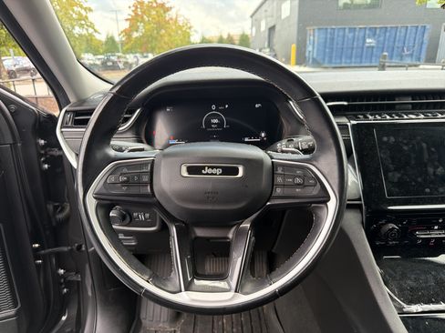 Used 2022 Jeep Grand Cherokee L Laredo w/ Luxury Tech Group I RWD image 18