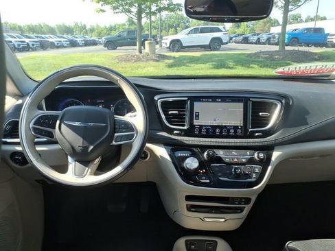 Certified 2020 Chrysler Pacifica Limited FWD image 10