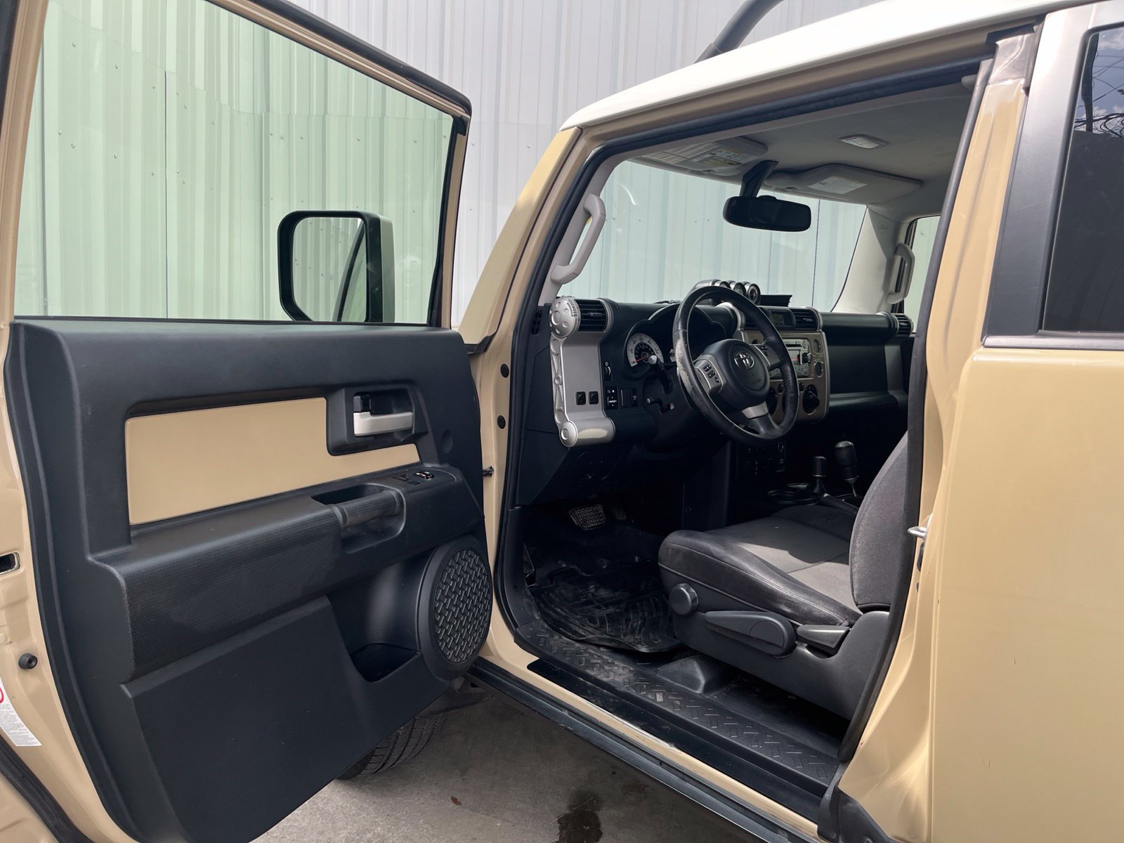 Used 2013 Toyota FJ Cruiser 4WD w/ Upgrade Pkg image 10