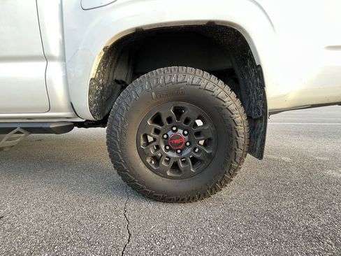 Used 2020 Toyota Tacoma SR image 9