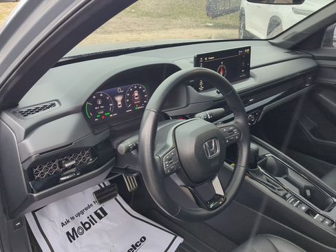 Used 2025 Honda Accord Sport image 10