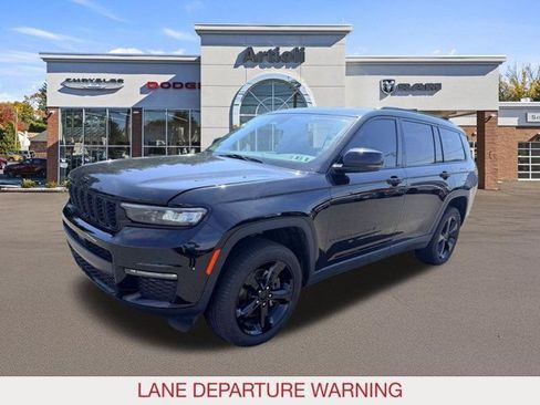 Used 2024 Jeep Grand Cherokee L Limited w/ Black Appearance Package AWD/4WD image 4