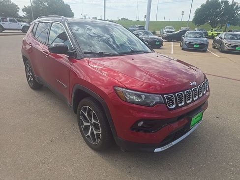 Used 2025 Jeep Compass Limited AWD/4WD image 7