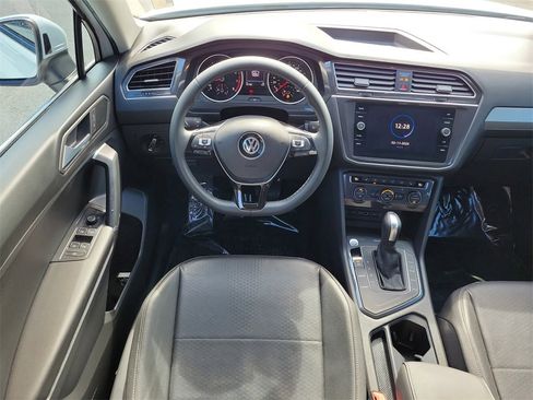 Used 2020 Volkswagen Tiguan SE image 13