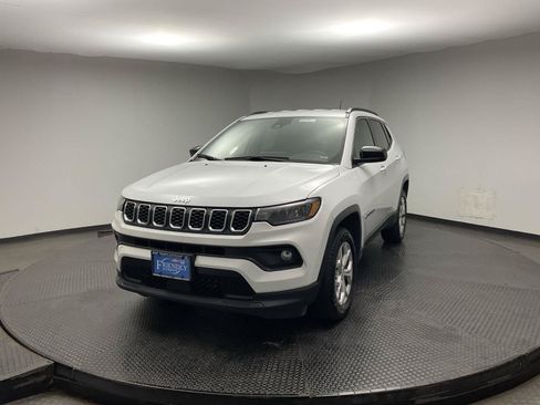 Used 2024 Jeep Compass Latitude AWD/4WD image 3