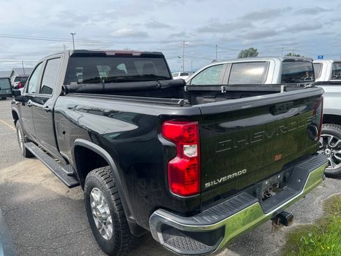 Used 2021 Chevrolet Silverado 2500 LT w/ Convenience Package AWD/4WD image 4