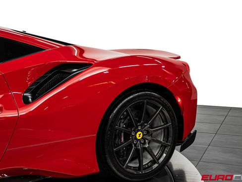 Used 2019 Ferrari 488 Pista Coupe RWD image 19