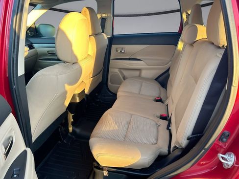 Used 2016 Mitsubishi Outlander SE FWD image 26