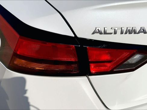 Used 2024 Nissan Altima 2.5 SR w/ SR Premium Package FWD image 27