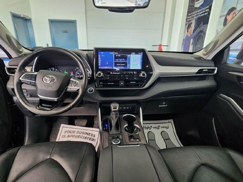 Used 2021 Toyota Highlander Platinum image 17