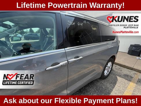 Used 2022 Chrysler Pacifica Touring-L FWD image 35