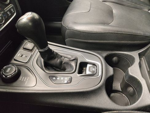 Used 2019 Jeep Cherokee High Altitude AWD/4WD image 24