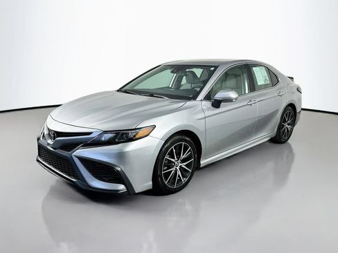 Used 2023 Toyota Camry SE w/ Convenience Package FWD image 3