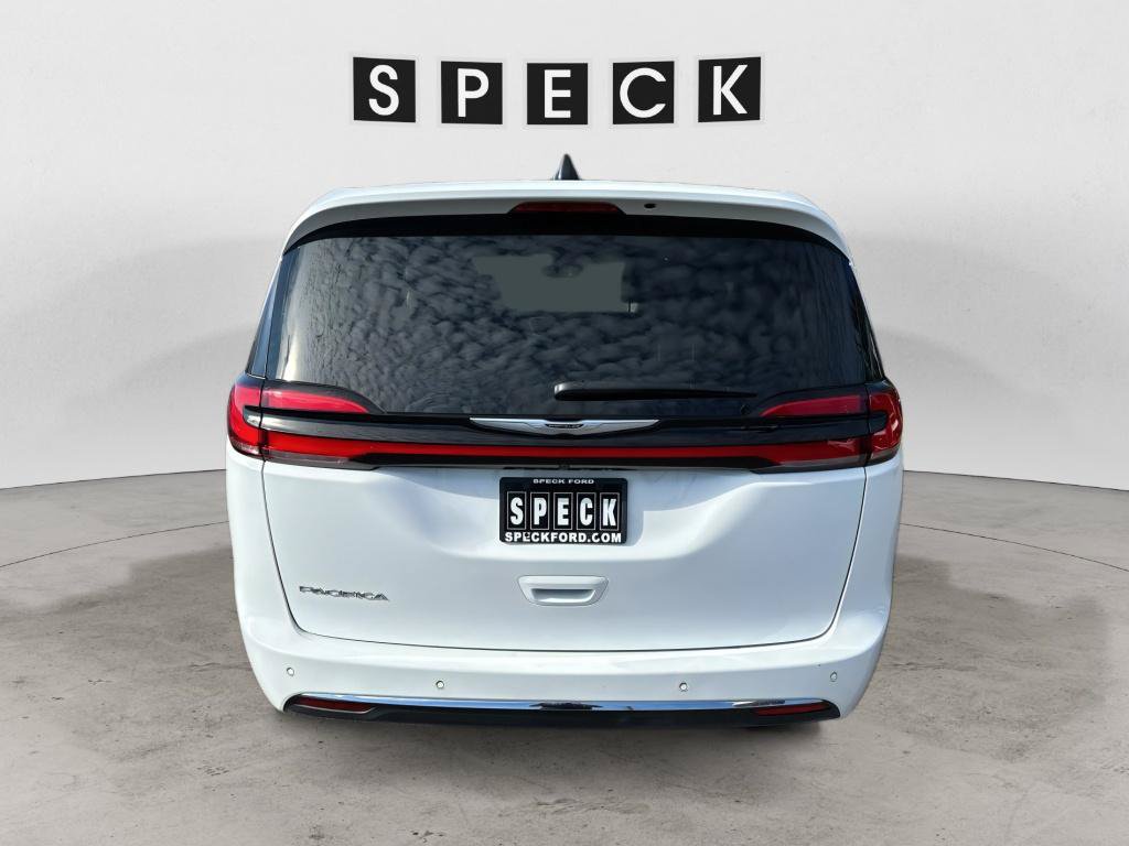 Used 2025 Chrysler Pacifica Select FWD image 4