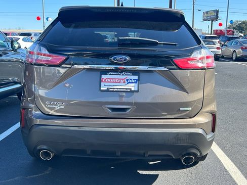 Used 2019 Ford Edge SE image 9